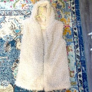 Faux winter vest! Clean, not knotted up, has the clamps to button it! Elegant